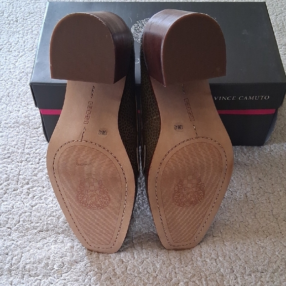 New In Box Vince Camuto Olive Loafers for Women - Picture 5 of 8